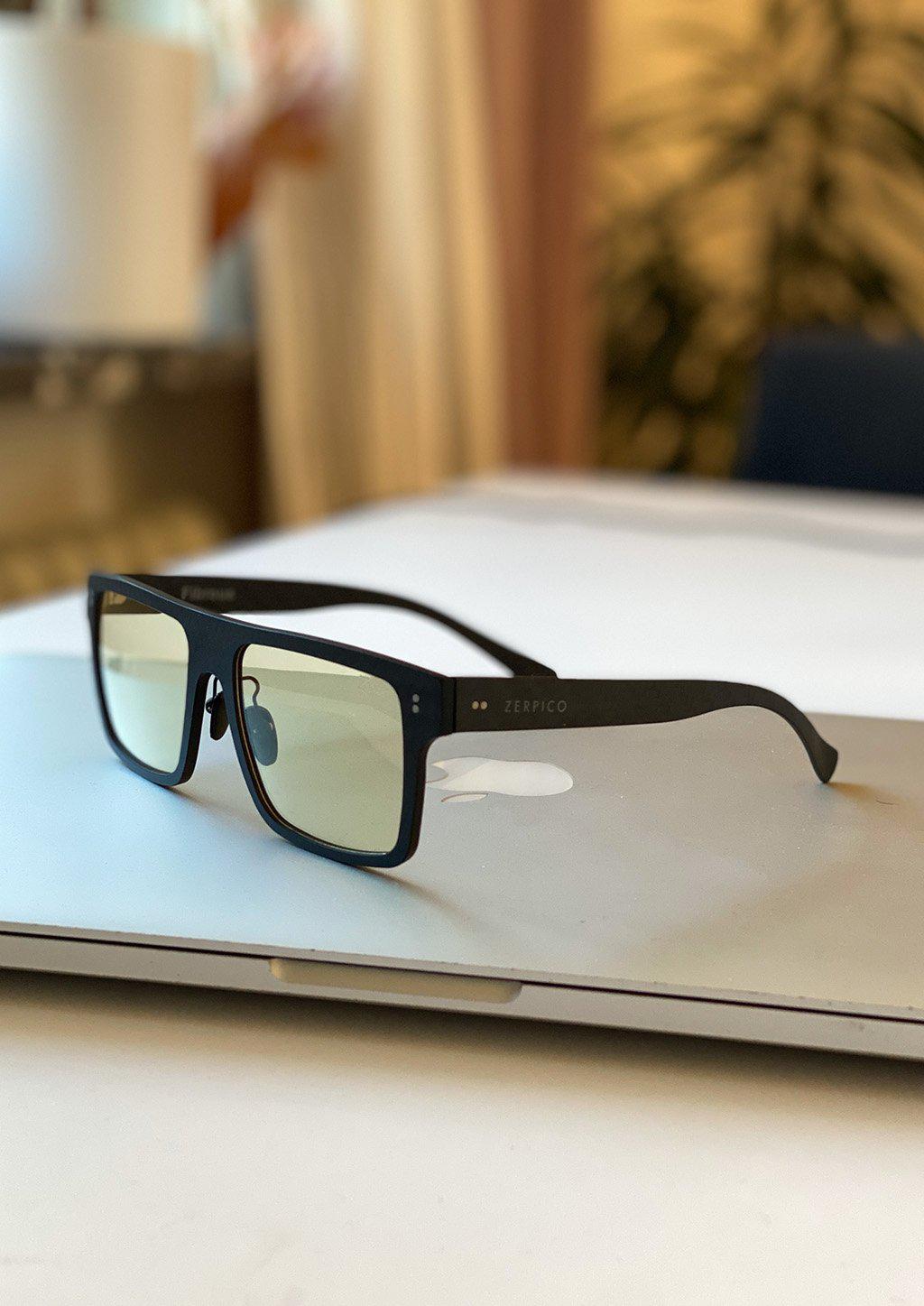 Our Anti Blue Light Square version of our Fibrous Carbon Fiber glasses. Perfect for gamers. Also turns dark outside. The perfect glasses for working infront of the computer.
