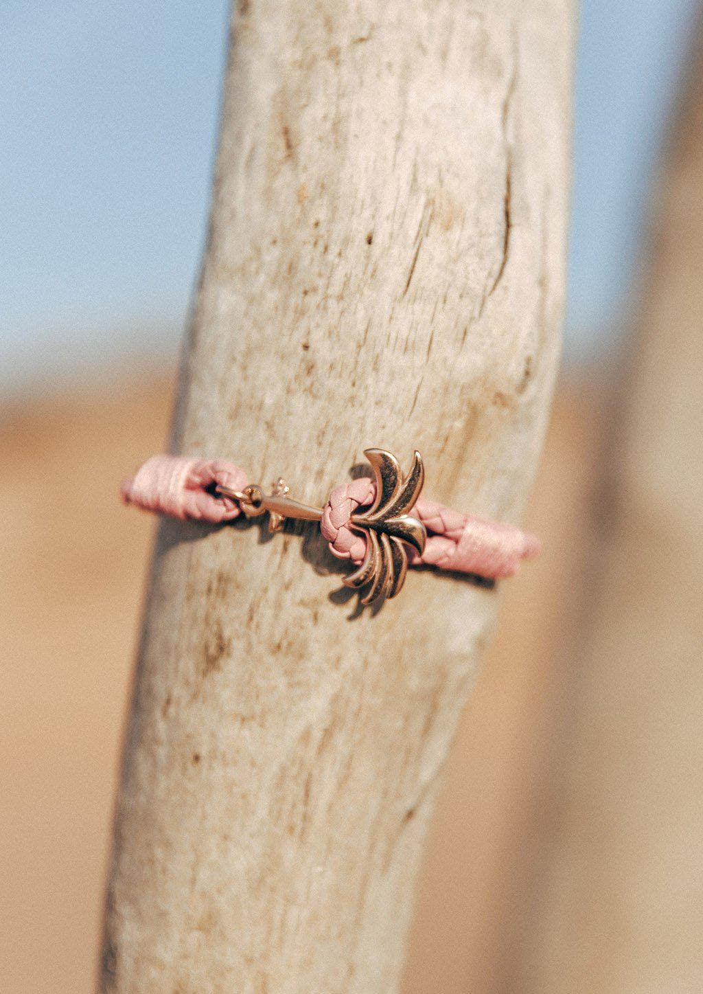 Rosette - Season two Palm anchor bracelet with pink leather. On the beach.