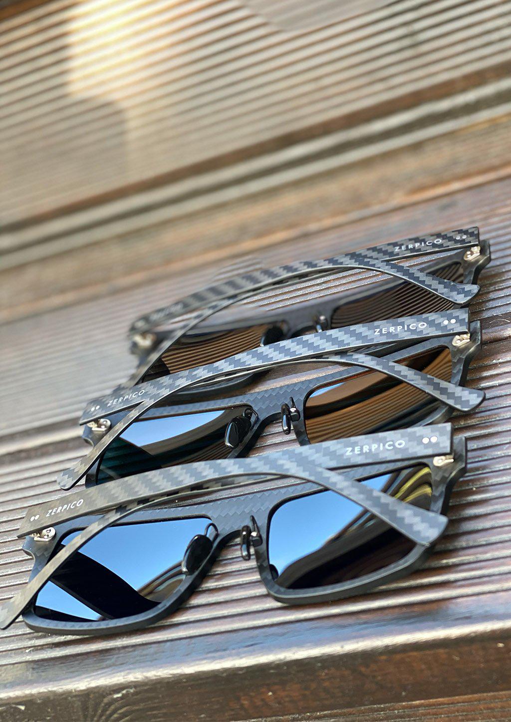 Carbon Fiber Square Sunglasses, details on the beautiful carbon fiber.