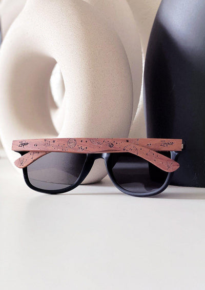 Our engraved sunglasses with motive from the stars and space. Lifestyle photo.