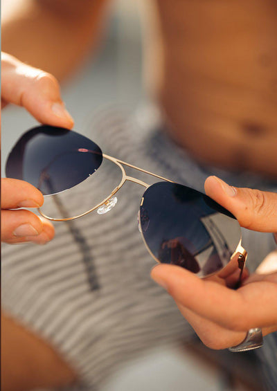 Titan - Titanium Aviator Sunglasses V2 - Photo showing how easy it is to change lenses.