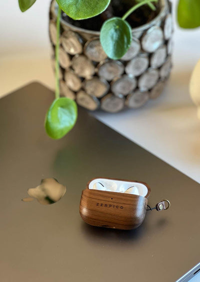 Zerpico Wooden Airpods case. Close up on the Airpods Pro case.