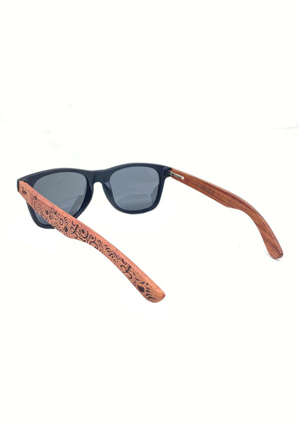 Engraved wooden sunglasses handmade with floral pattern from Zerpico.