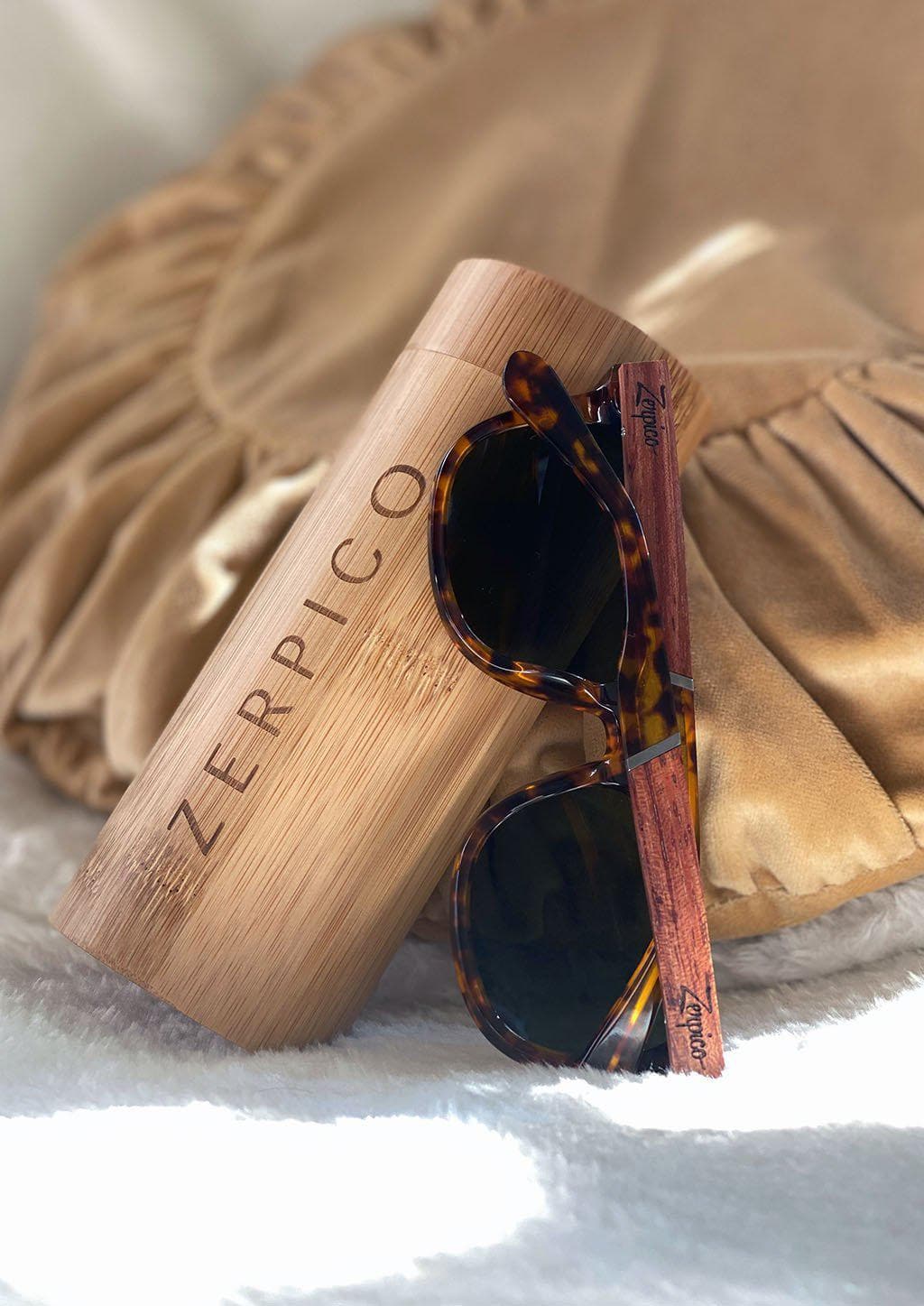 Eyewood Wayfarers - Fusion - Lynx - A mix of acetate and wood makes theses sunglasses unique. Details with the special wooden case.