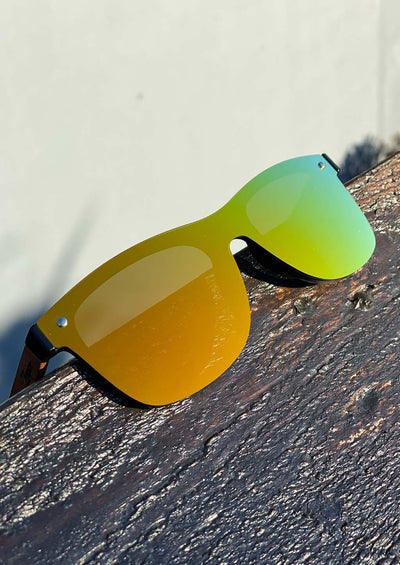 Eyewood tomorrow is our modern cool take on classic models. This is Scorpius with yellow mirror lenses. Nice wooden sunglasses outside in the sun.