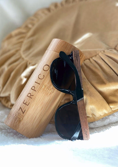 Eyewood Wayfarers - Fusion - Viper - A mix of acetate and wood makes theses sunglasses unique. Showing of details and colors.